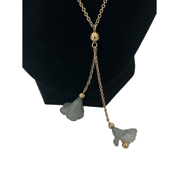 Vintage Avon Gold Tone Necklace With Blue Floral Pendants - Picture 2 of 4